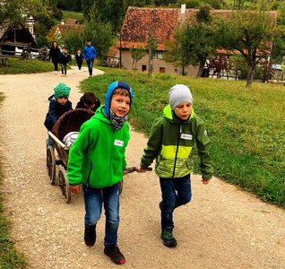 „Lerngang“ ins Freilichtmuseum Beuren: „Apfel-Aktion“
